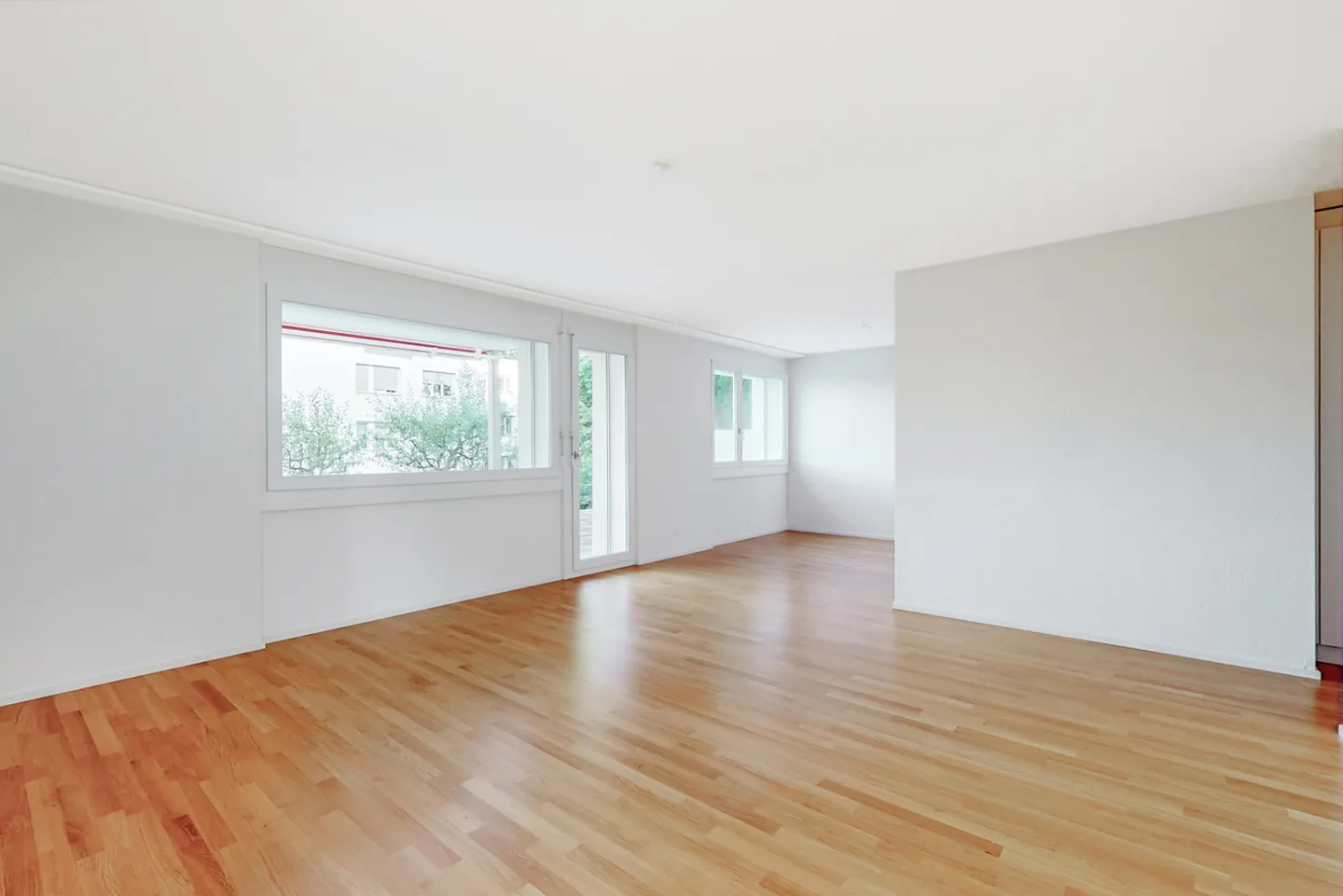 Living in the tax-friendly Meggen! - Photo 4 of 9