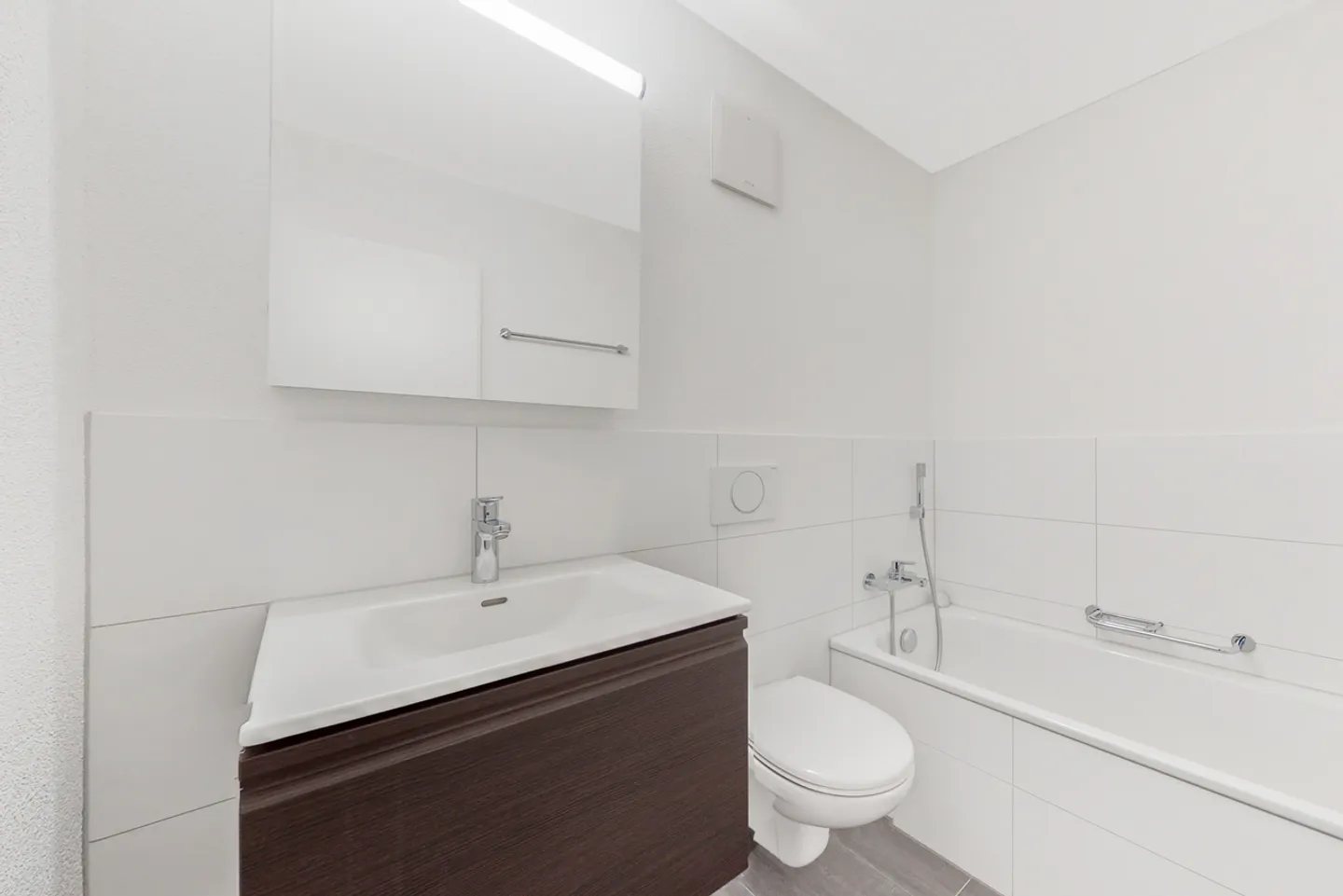 Living in the tax-friendly Meggen! - Photo 8 of 9