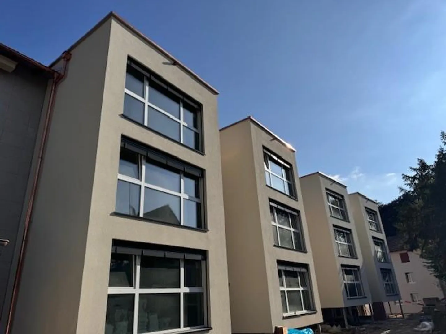 Appartement élégant de 4,5 pièces avec des pièces inondées de lumière - Photo 1 sur 7