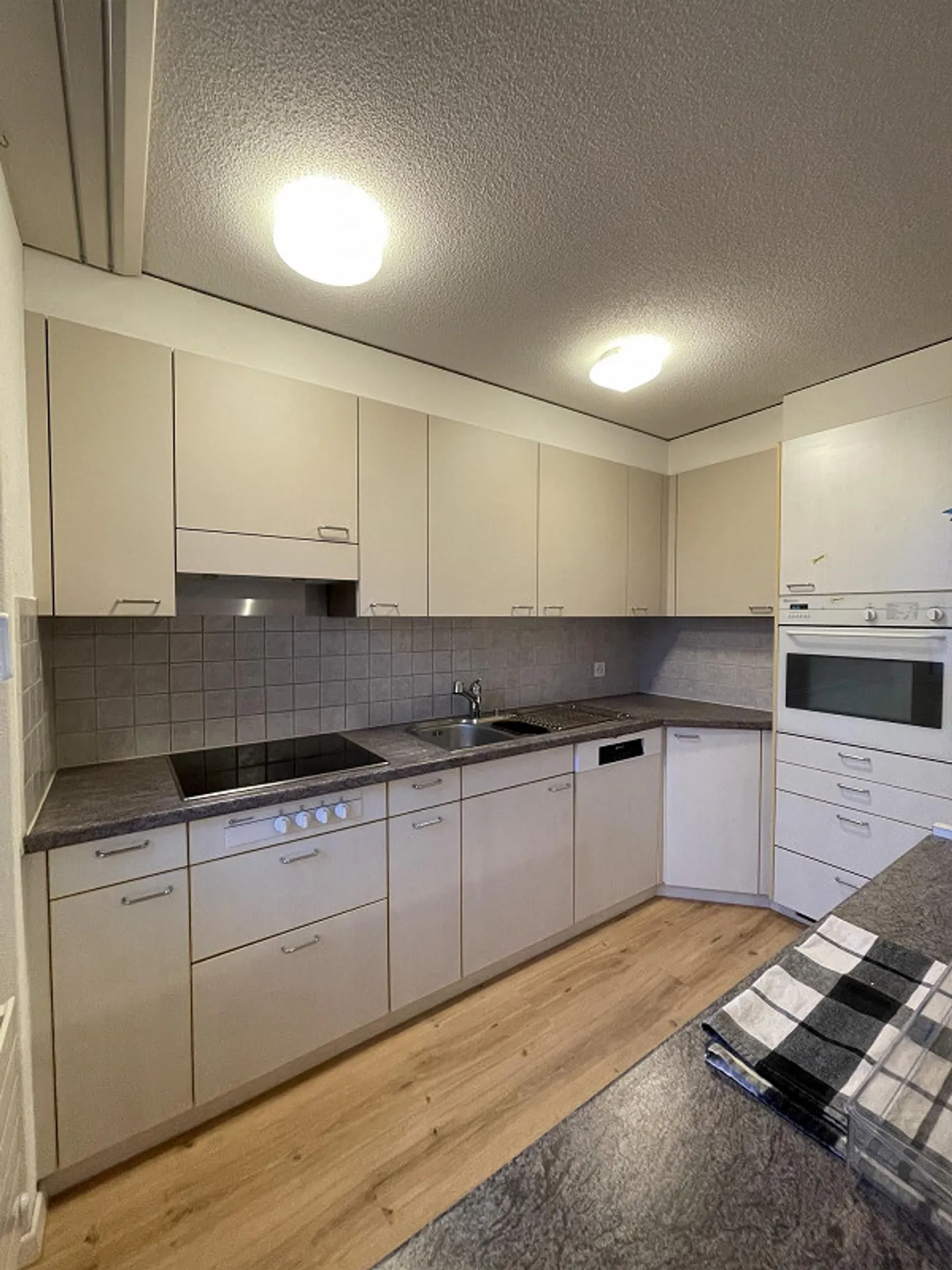 Bright 4.5 Room Apartment, 2nd Floor with Elevator - Photo 7 of 16