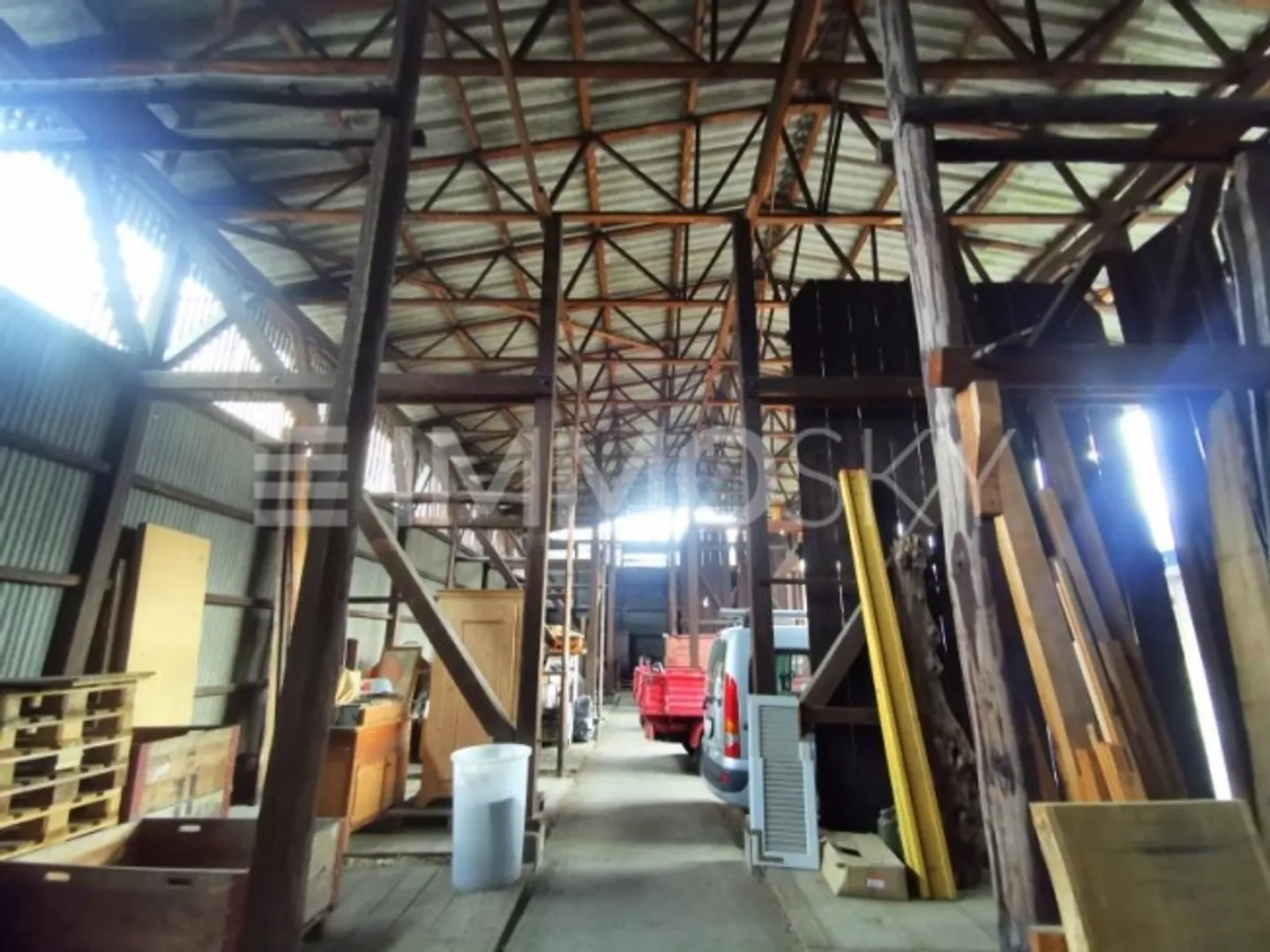 Entrepôt intéressant avec possibilités de construction - Photo 5 sur 7