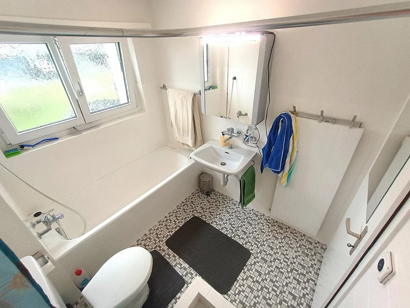 4-room apartment with 92 m² on the 1st floor - Photo 4 of 9