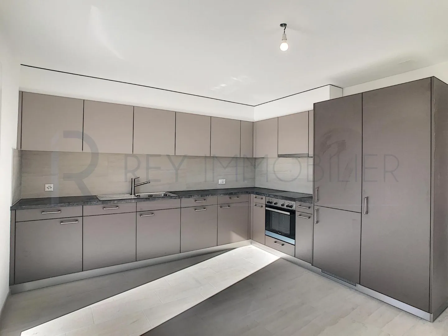 4.5 Room Apartment - Photo 2 of 8