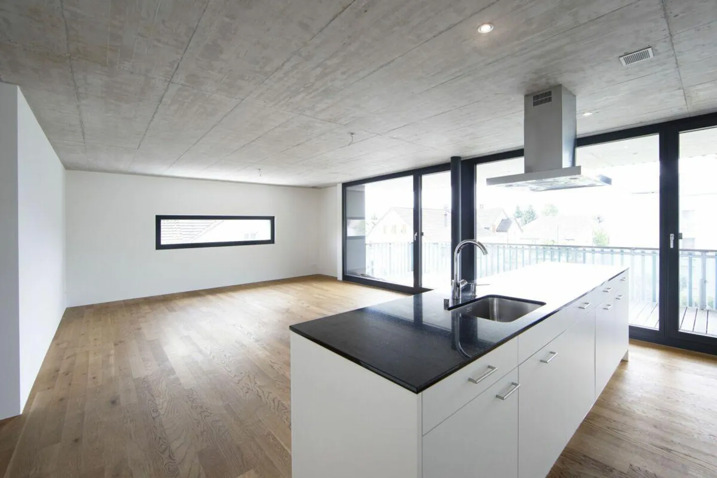 Central 3.5 Room Apartment with Bright Rooms - Photo 3 of 8