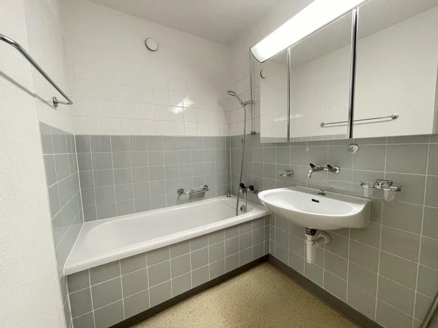 Living in a quiet location in Adliswil - limited until 30.09.2027 - Photo 8 of 11