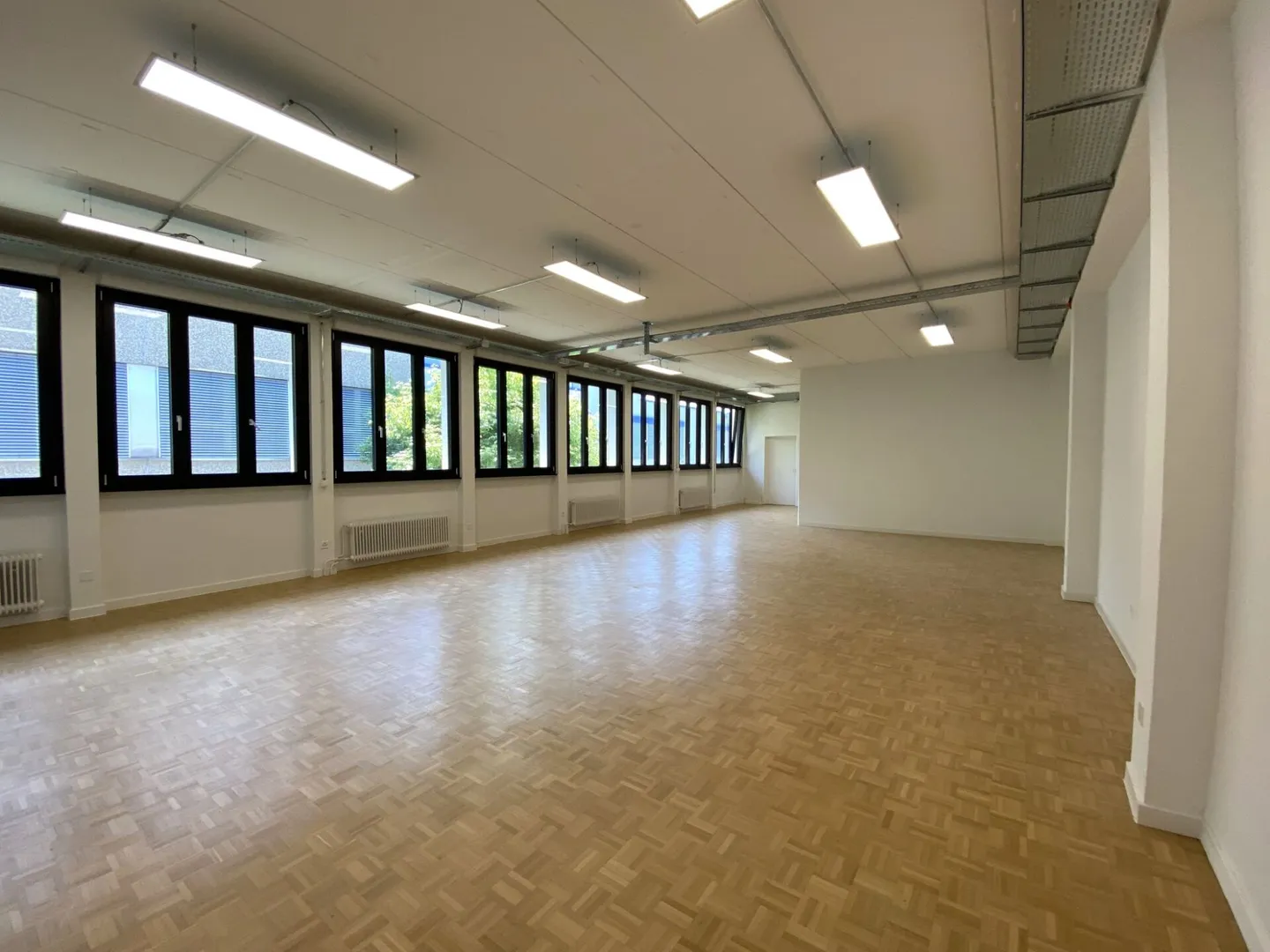 Commercial Spaces / Office 300 m2 in an ideal location at Sandweg 50A in Allschwil, Storage Areas 115 m2 - Photo 5 of 13