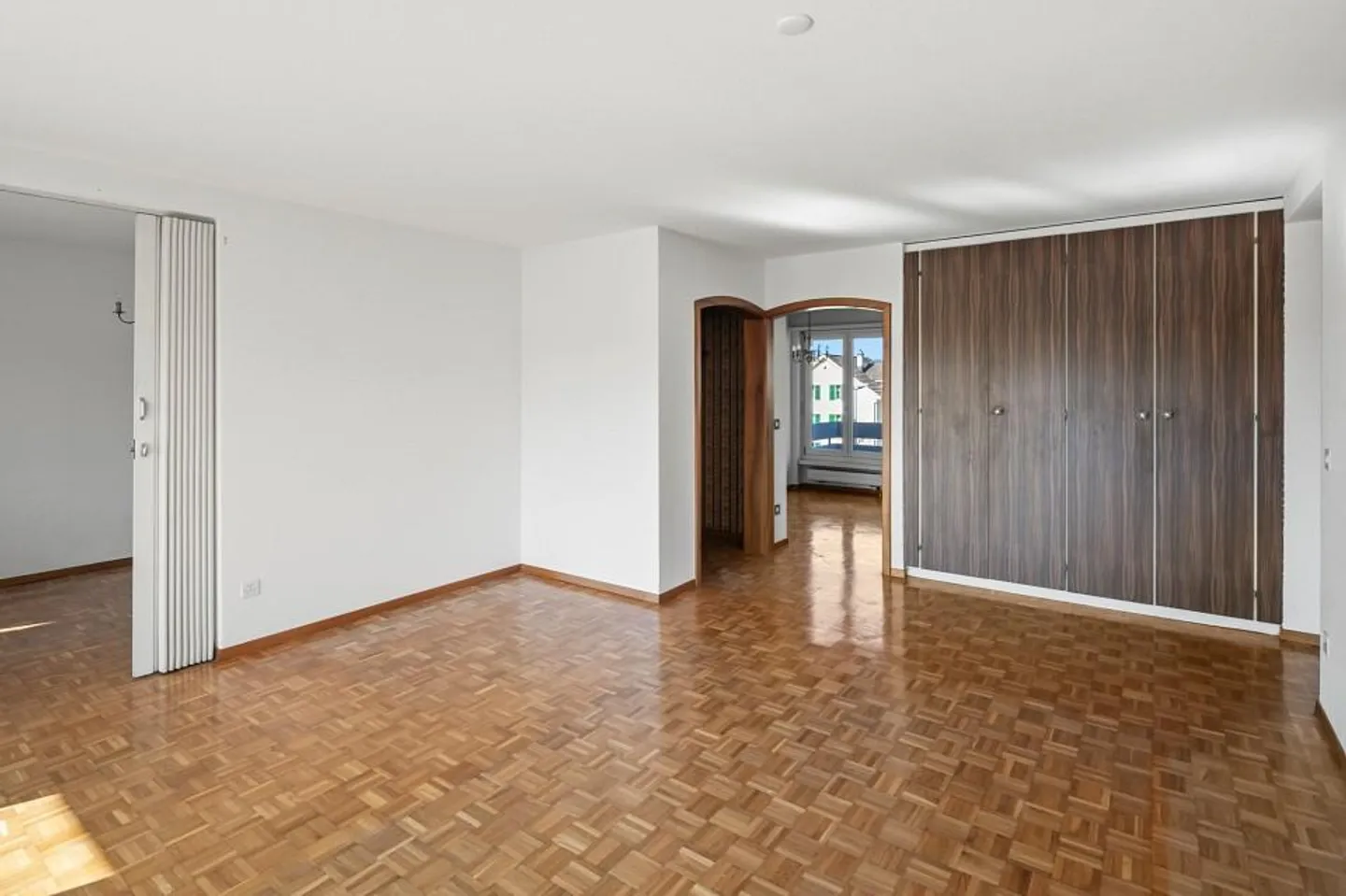 Charming 4½-Room Apartment in Rüti ZH with Great View - Photo 4 of 13