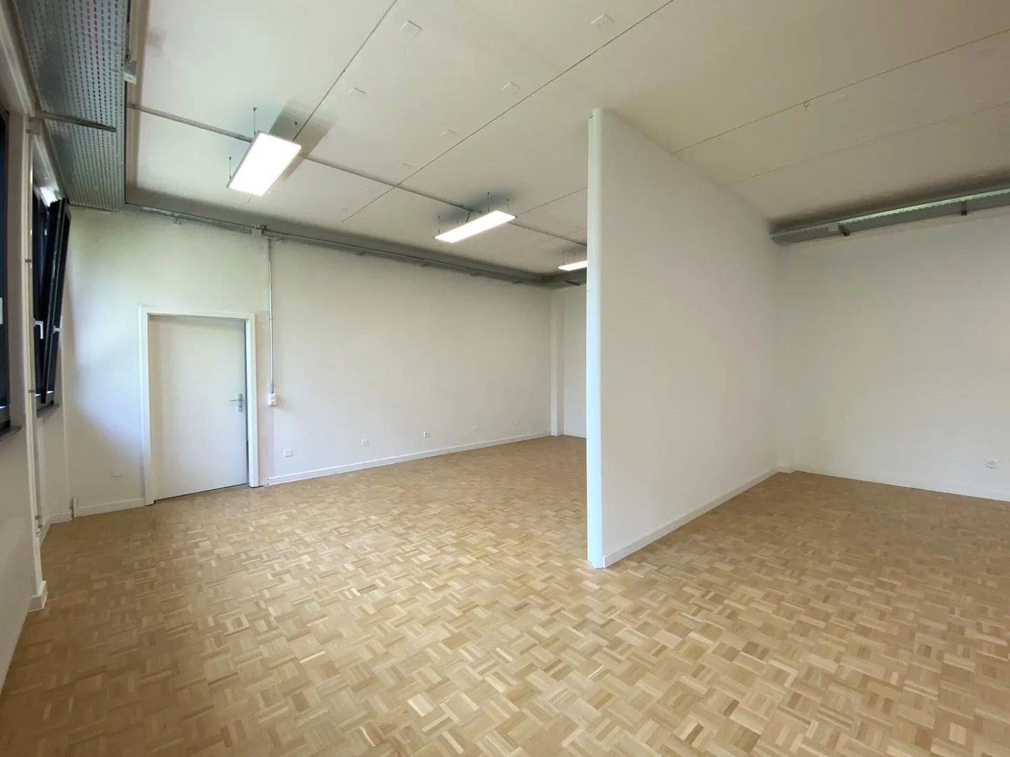 Commercial Spaces / Office 300 m2 in an ideal location at Sandweg 50A in Allschwil, Storage Areas 115 m2 - Photo 6 of 13