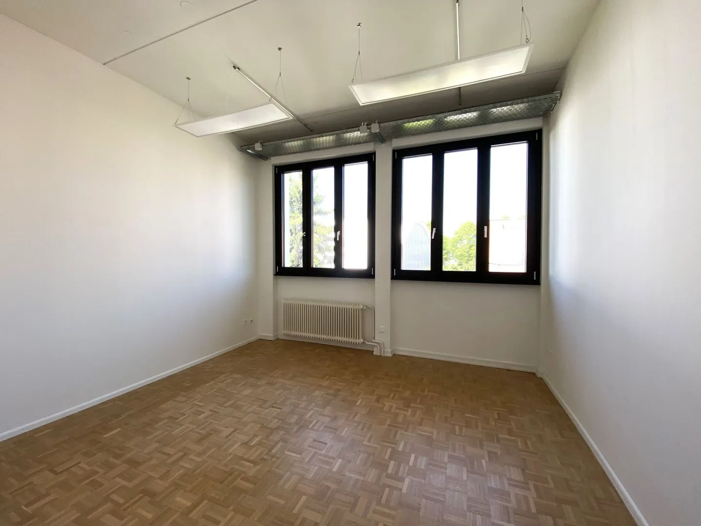 Commercial Spaces / Office 300 m2 in an ideal location at Sandweg 50A in Allschwil, Storage Areas 115 m2 - Photo 8 of 13