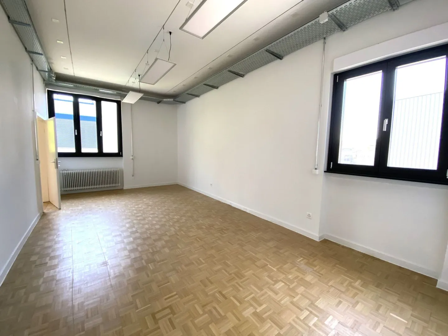 Commercial Spaces / Office 300 m2 in an ideal location at Sandweg 50A in Allschwil, Storage Areas 115 m2 - Photo 11 of 13