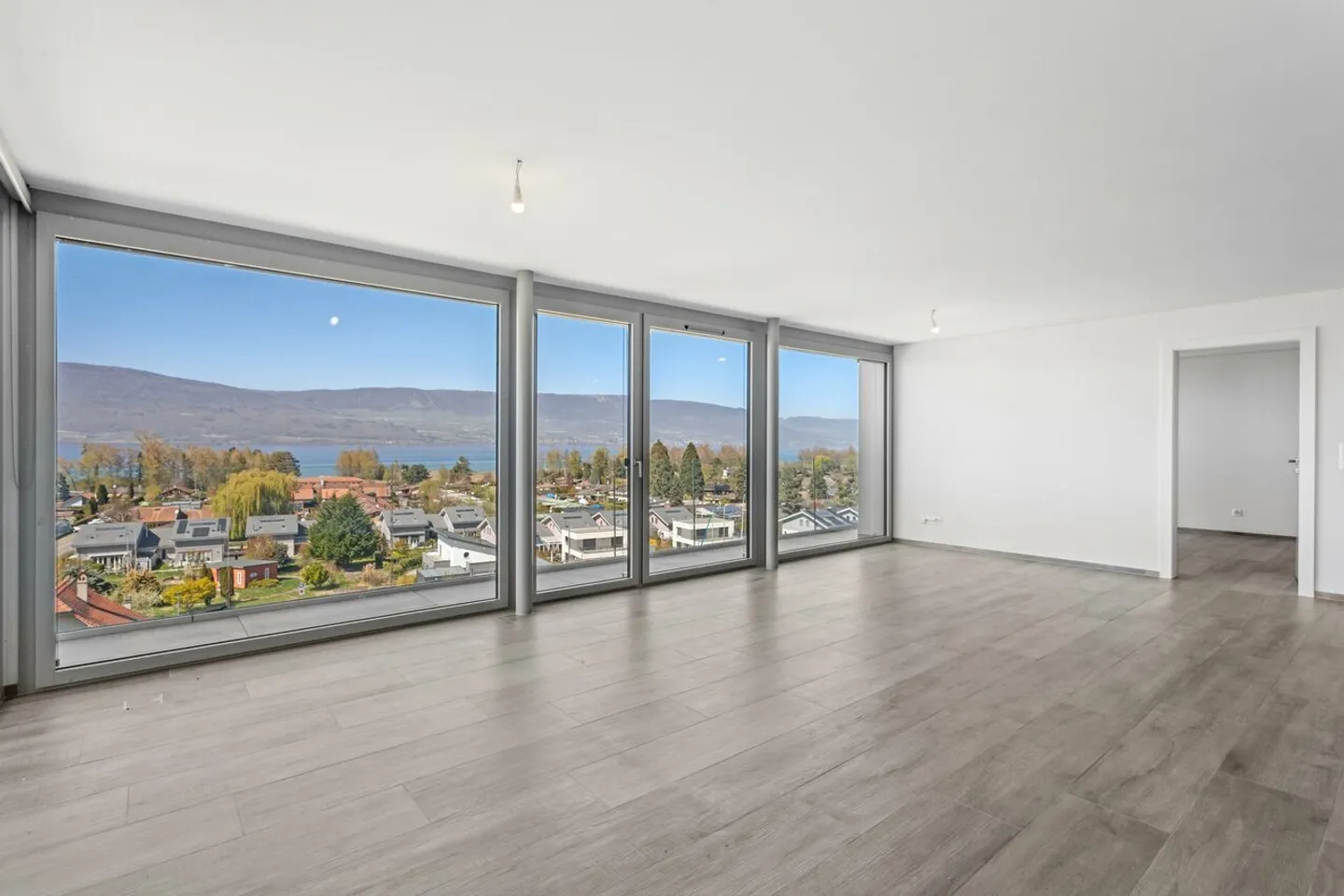Superbe penthouse avec vue panoramique sur le lac de Neuchâtel - Photo 5 sur 13