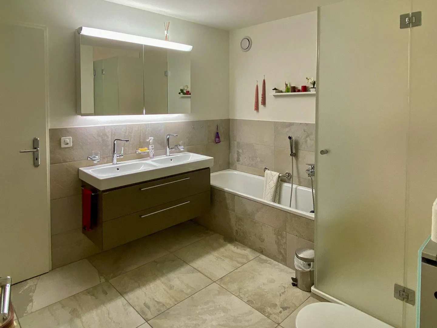 Appartement 3½ pièces avec vue sur le lac et la montagne - Photo 7 sur 13