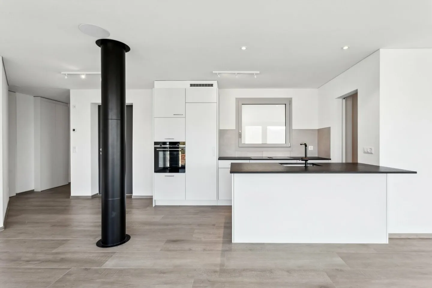 Superbe penthouse avec vue panoramique sur le lac de Neuchâtel - Photo 7 sur 13