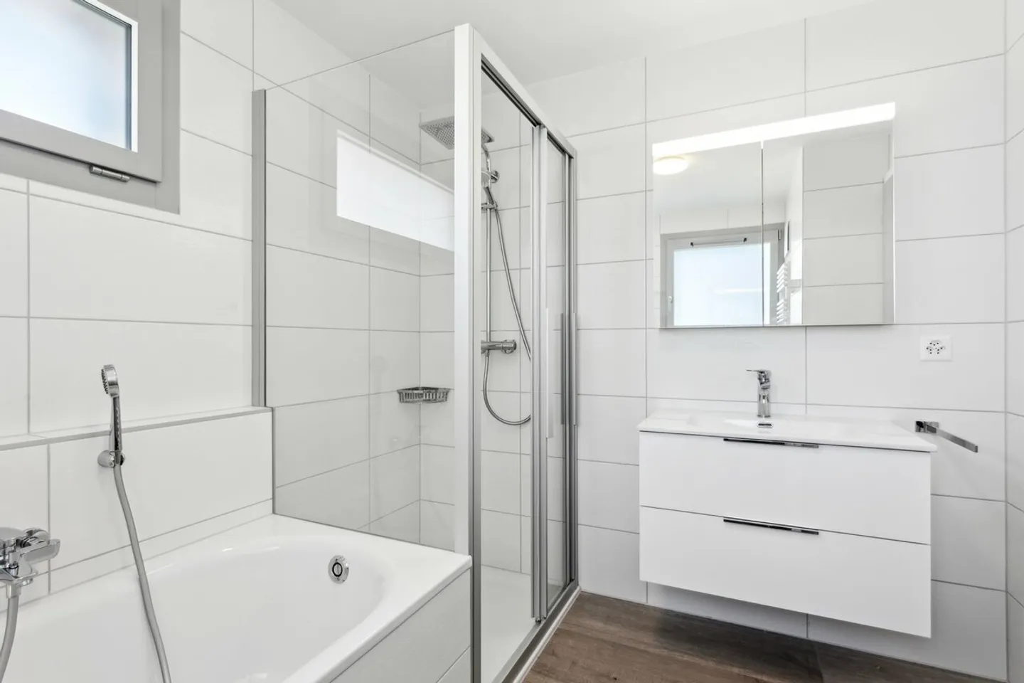 Superbe penthouse avec vue panoramique sur le lac de Neuchâtel - Photo 8 sur 13