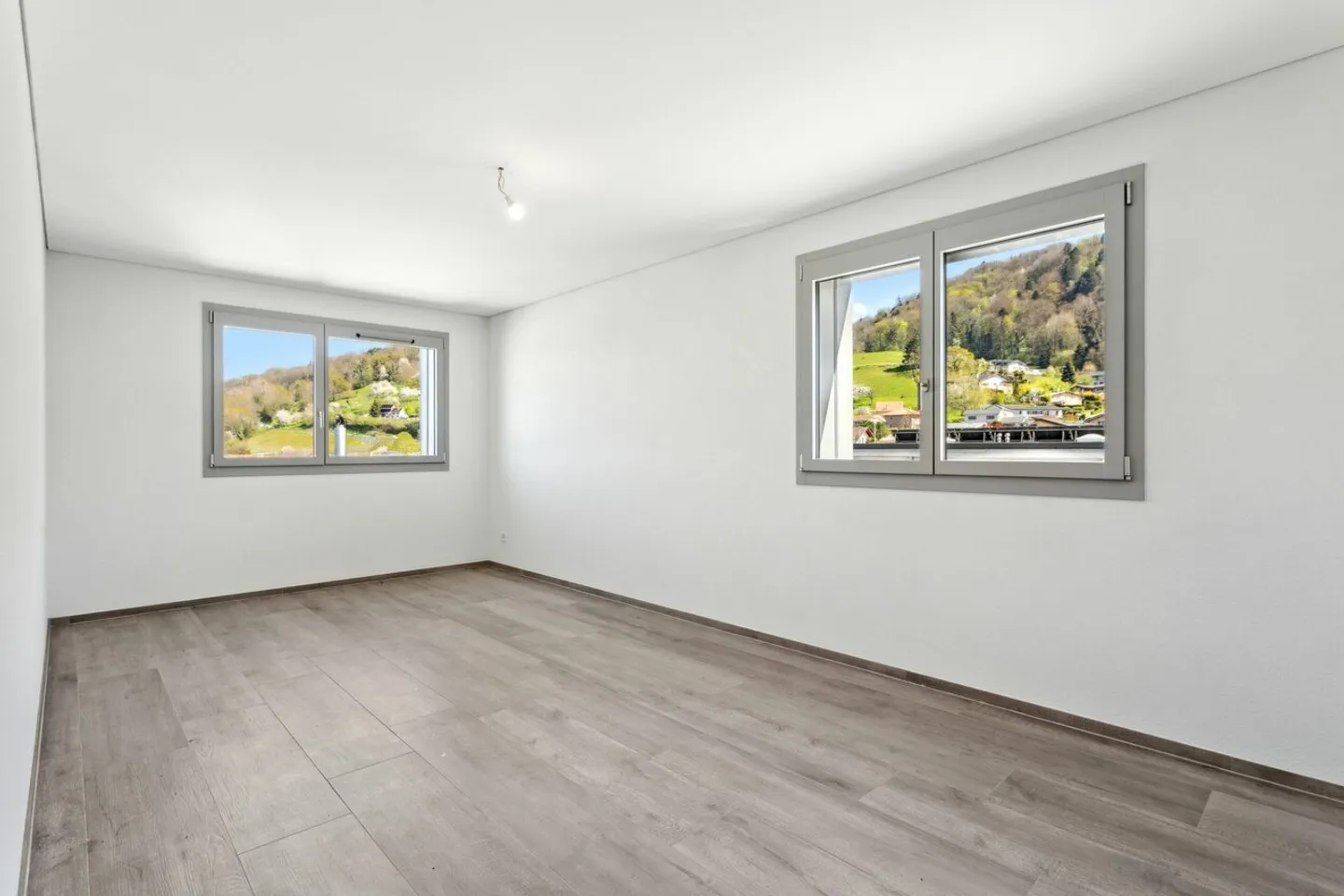 Superbe penthouse avec vue panoramique sur le lac de Neuchâtel - Photo 9 sur 13