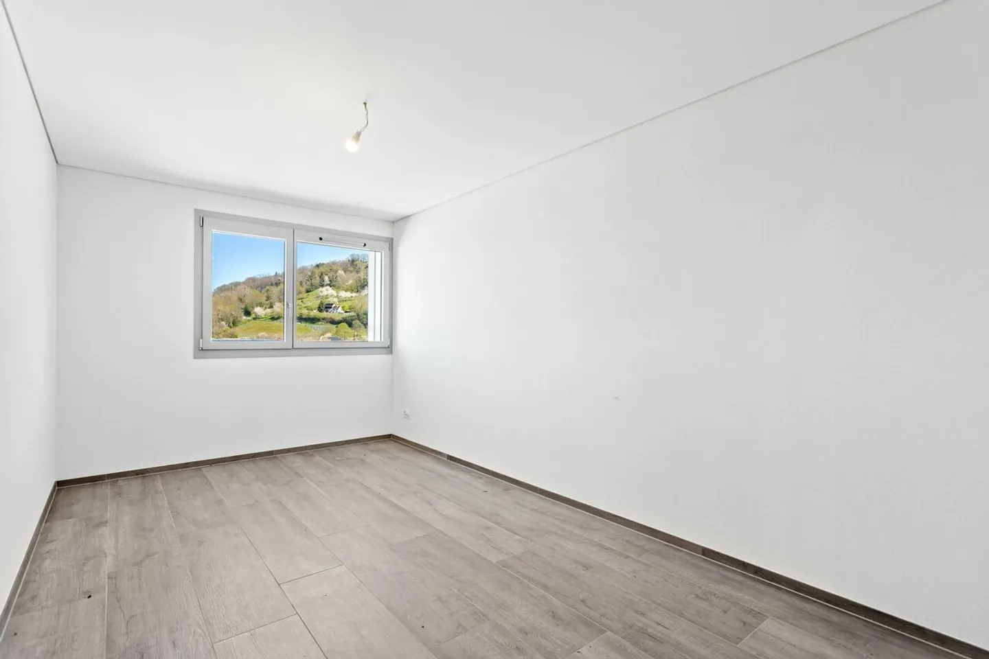 Superbe penthouse avec vue panoramique sur le lac de Neuchâtel - Photo 10 sur 13