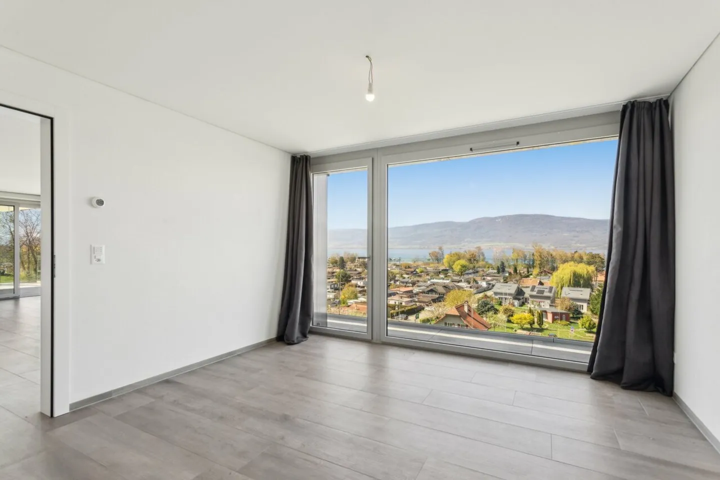 Superbe penthouse avec vue panoramique sur le lac de Neuchâtel - Photo 12 sur 13