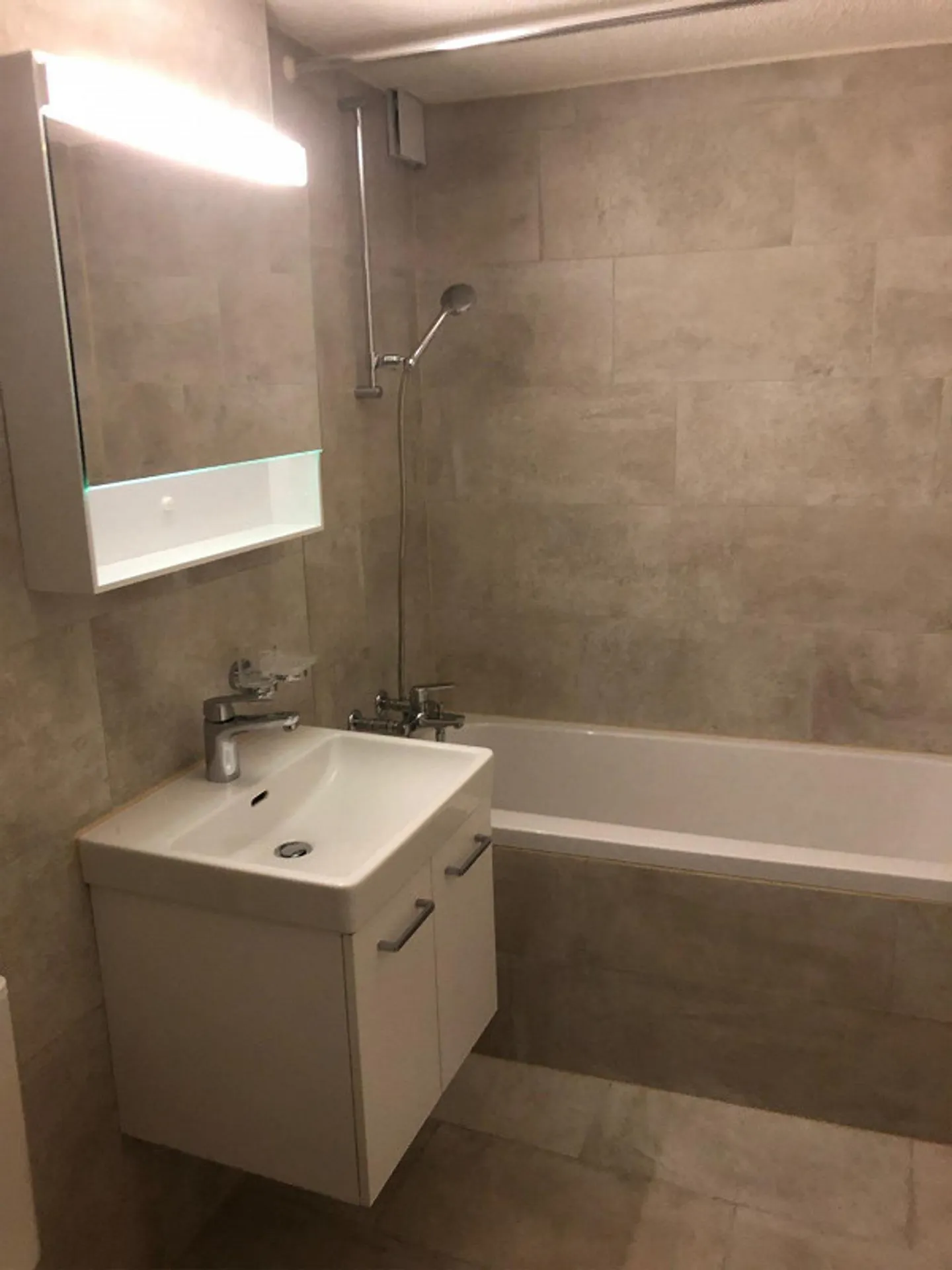 Bella appartamento di 2,5 stanze nel centro di Domat/Ems - Foto 3 di 5