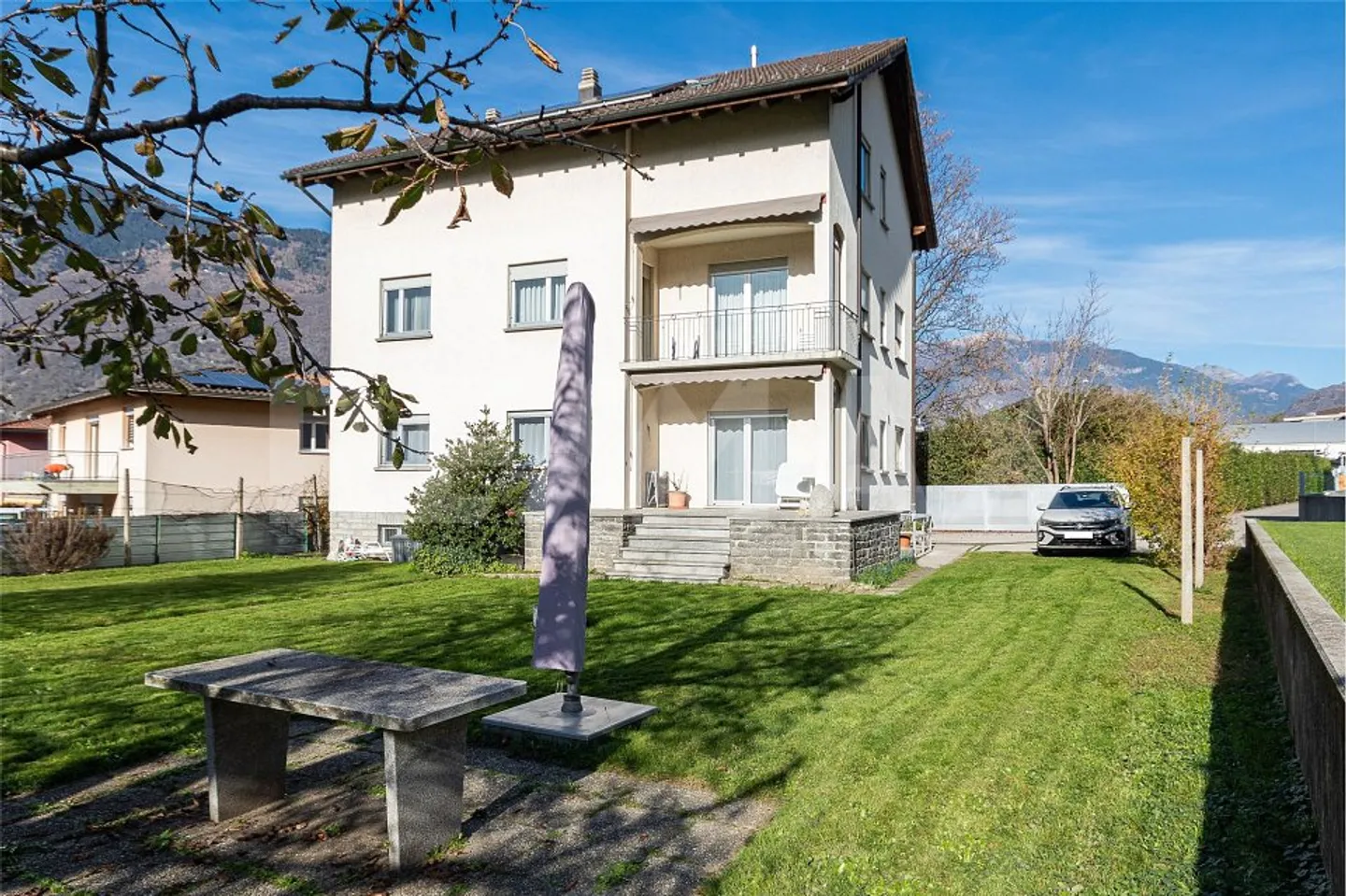 Casa con giardino e garage - Foto 1 di 13