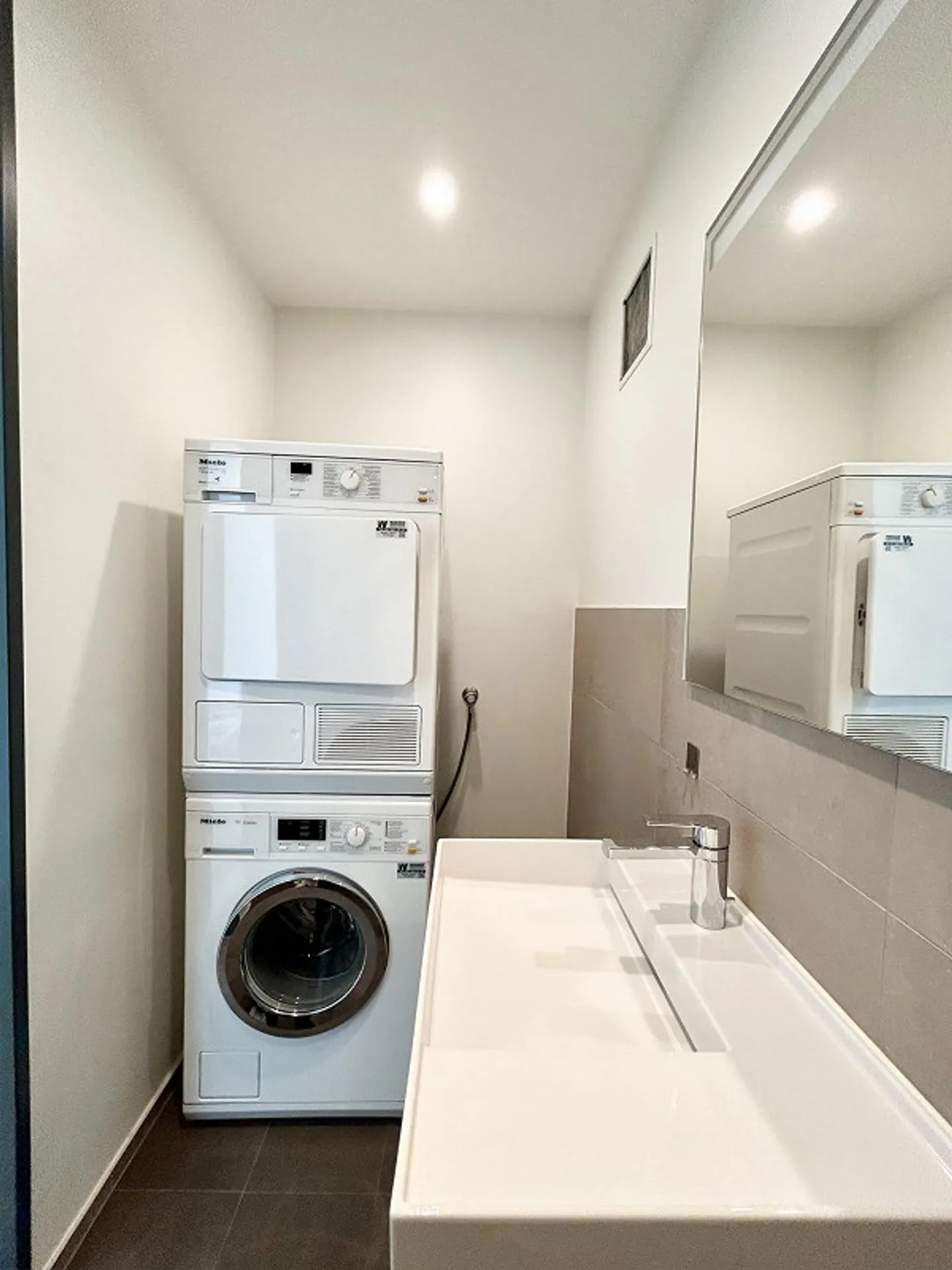 Bright & Modern - 3.5 Room Garden Apartment 87m2 - Photo 8 of 11