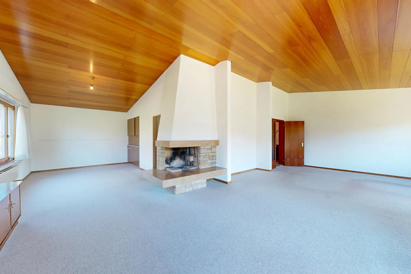 Geräumiges Familienhaus mit Pool - Foto 2 von 14