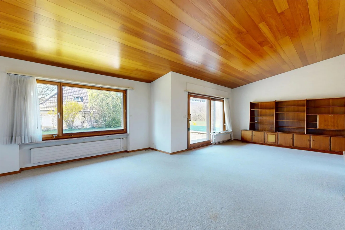 Geräumiges Familienhaus mit Pool - Foto 3 von 14