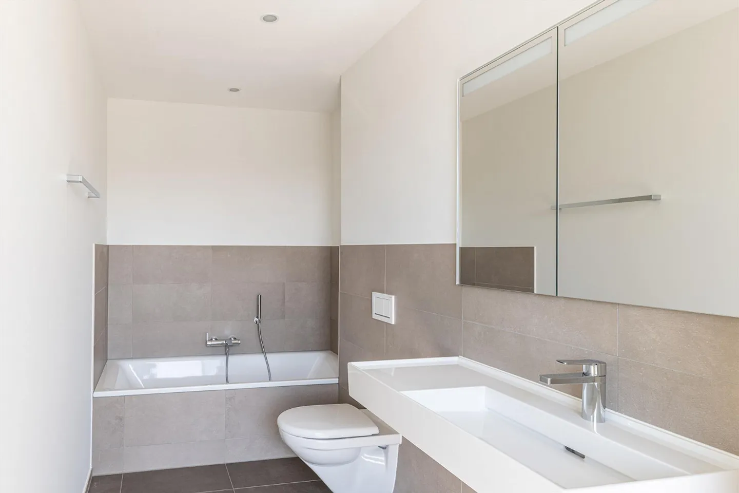 Bright & Modern - 3.5 Room Garden Apartment 87m2 - Photo 7 of 11