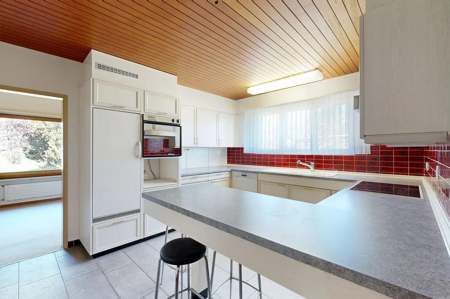 Geräumiges Familienhaus mit Pool - Foto 4 von 14