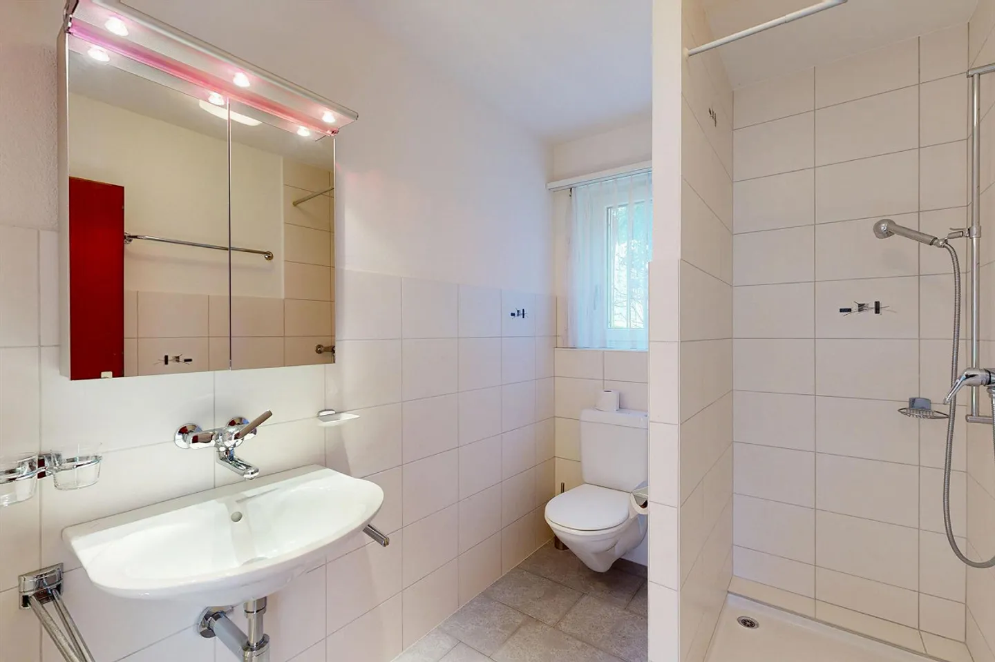 Geräumiges Familienhaus mit Pool - Foto 9 von 14