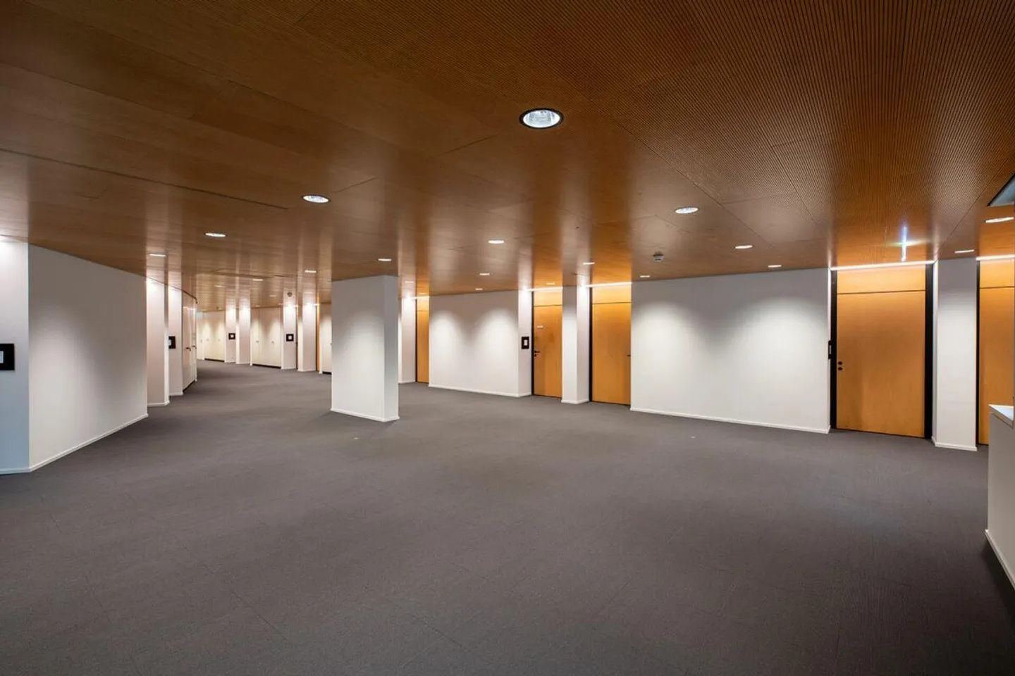 Bureaux de différentes tailles, divisibles, dans un emplacement fonctionnel et prestigieux - Photo 8 sur 17