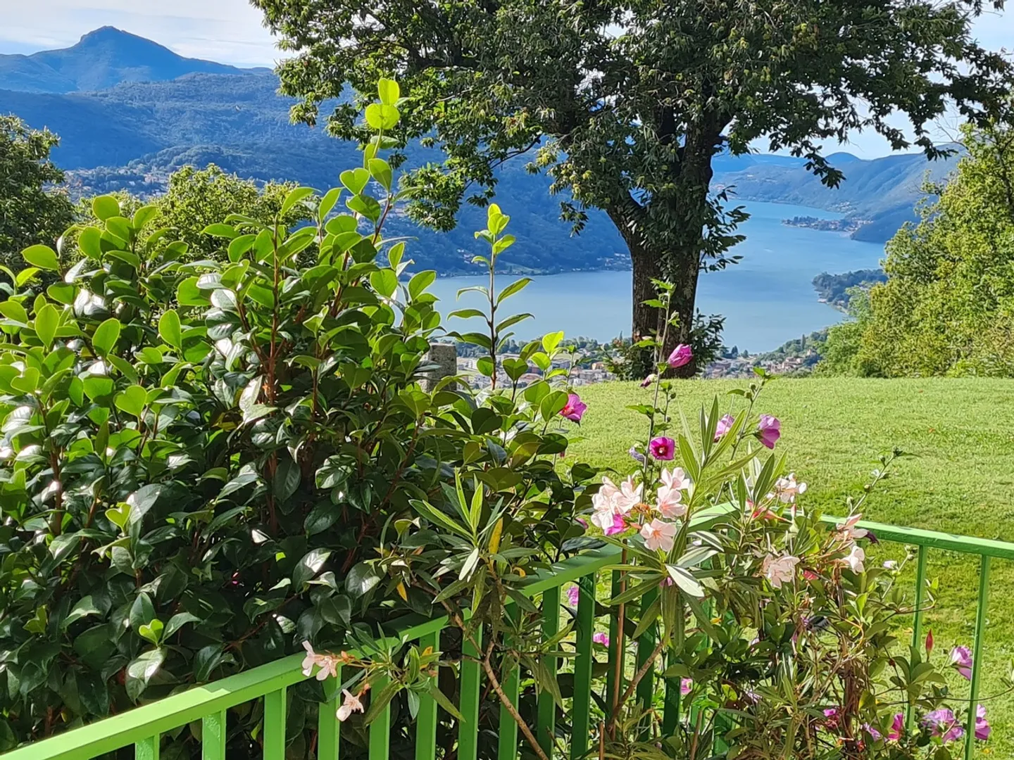 Villa architecturale avec vue sur le lac - Photo 4 sur 30