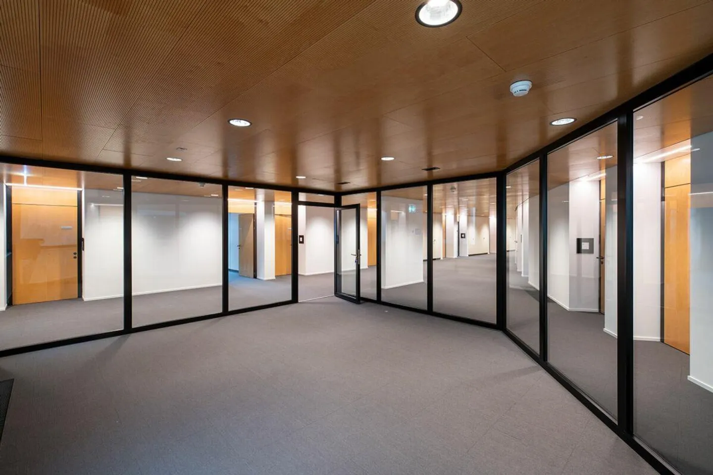 Bureaux de différentes tailles, divisibles, dans un emplacement fonctionnel et prestigieux - Photo 9 sur 17