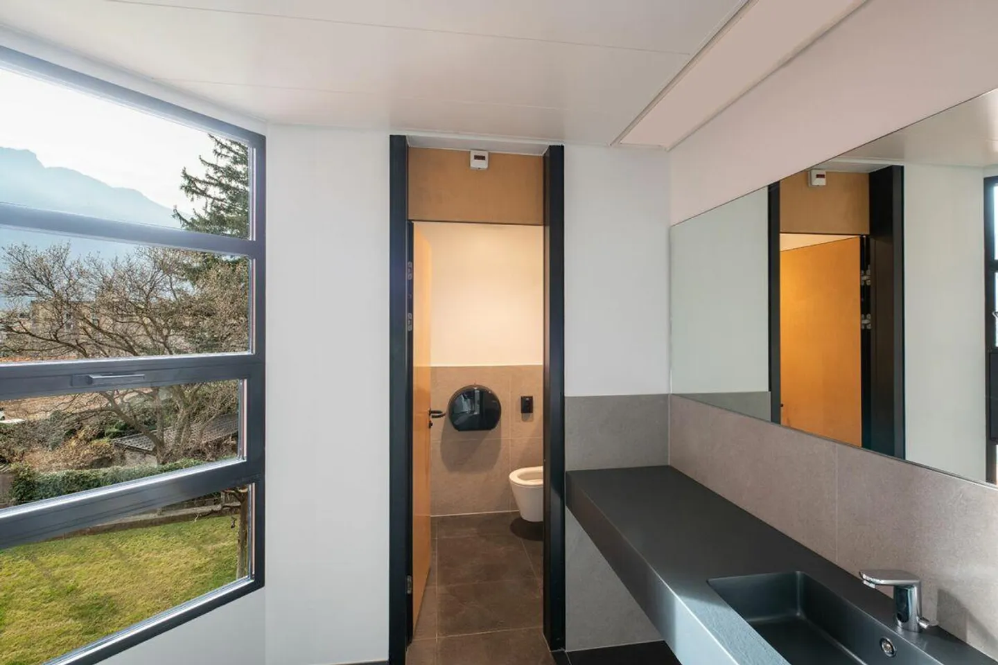 Bureaux de différentes tailles, divisibles, dans un emplacement fonctionnel et prestigieux - Photo 14 sur 17