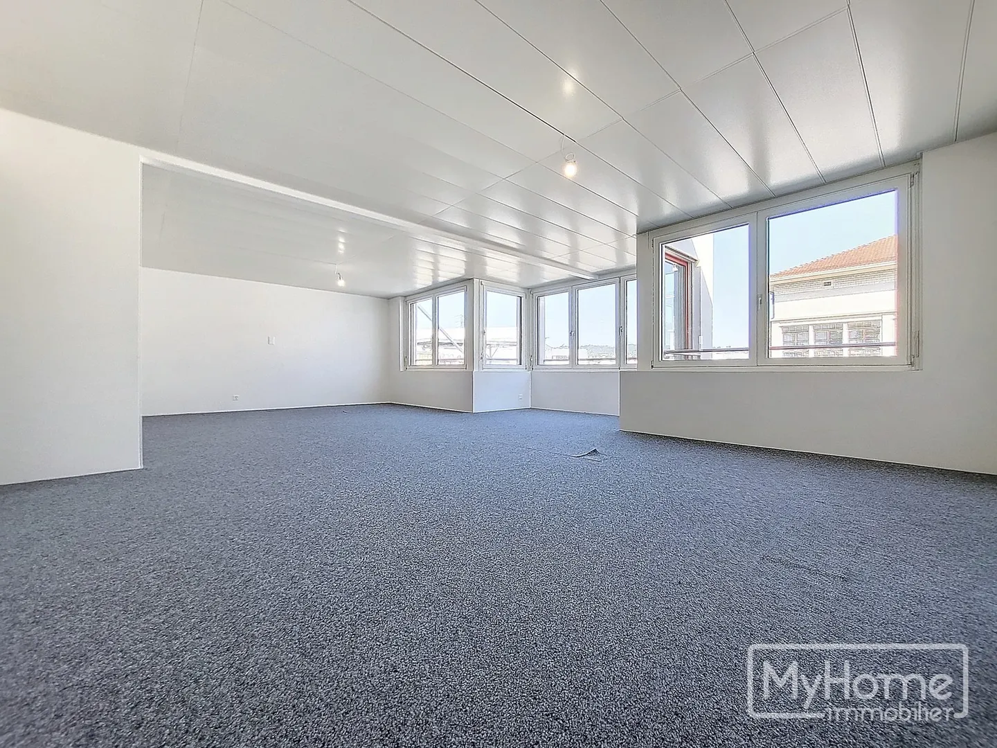 Bureau lumineux de 265m2 - Photo 2 sur 5