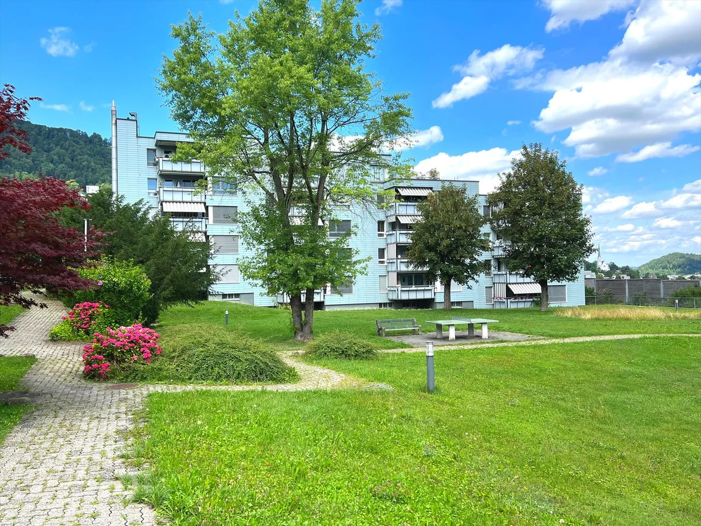 Grosszügiges Wohnen in ruhiger Umgebung - Foto 1 von 5