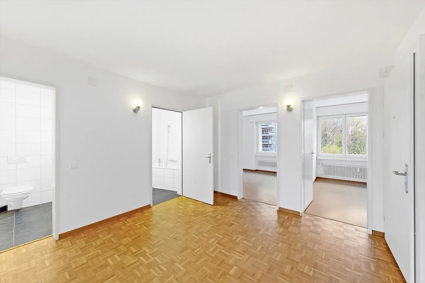 Grosszügiges Wohnen in ruhiger Umgebung - Foto 3 von 5