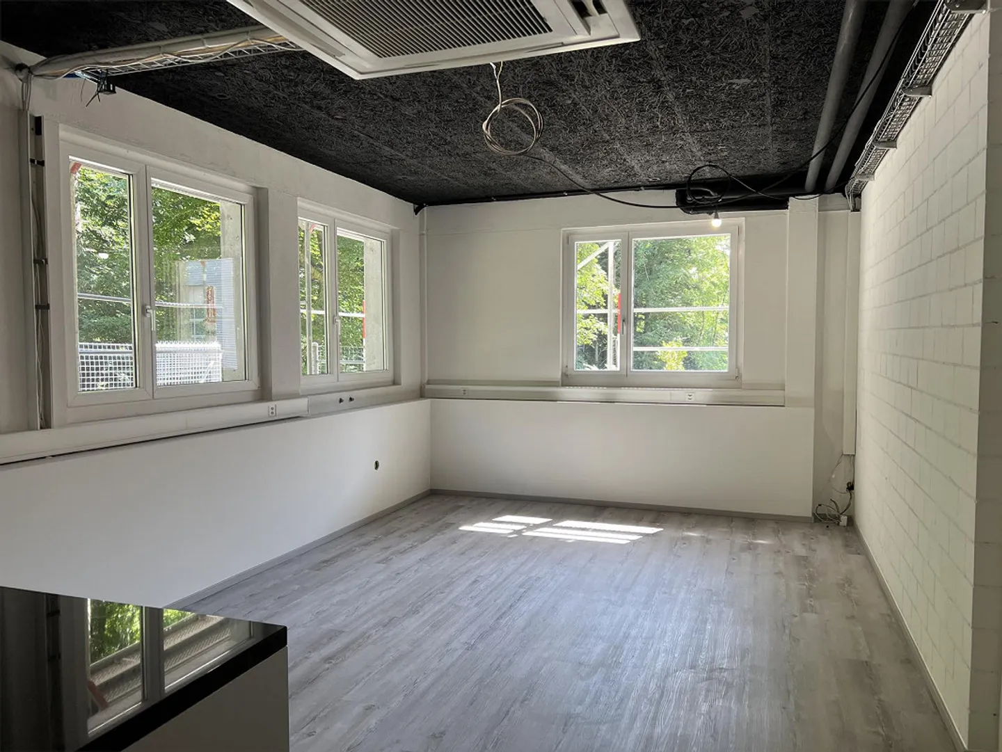80m2 commercial space for rent in Stallikon - Photo 3 of 8