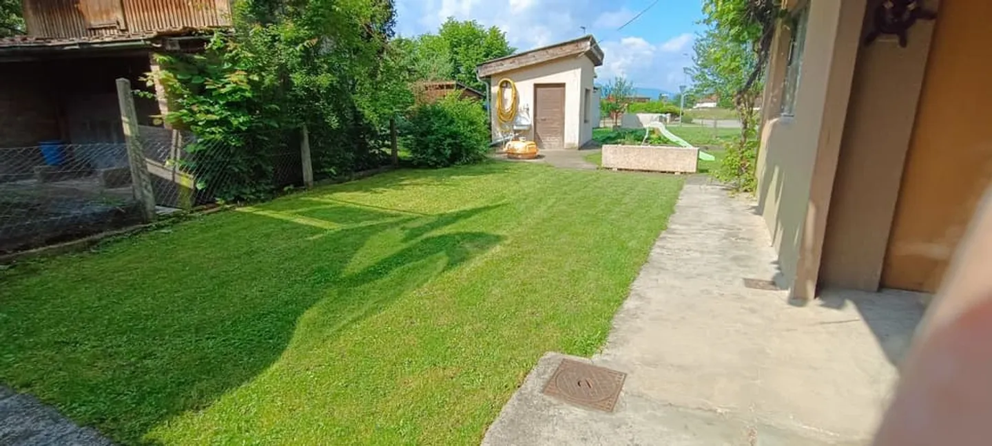 Maison à 2 appartements avec véranda, jardin, garage : rénovations à prévoir - Photo 7 sur 13