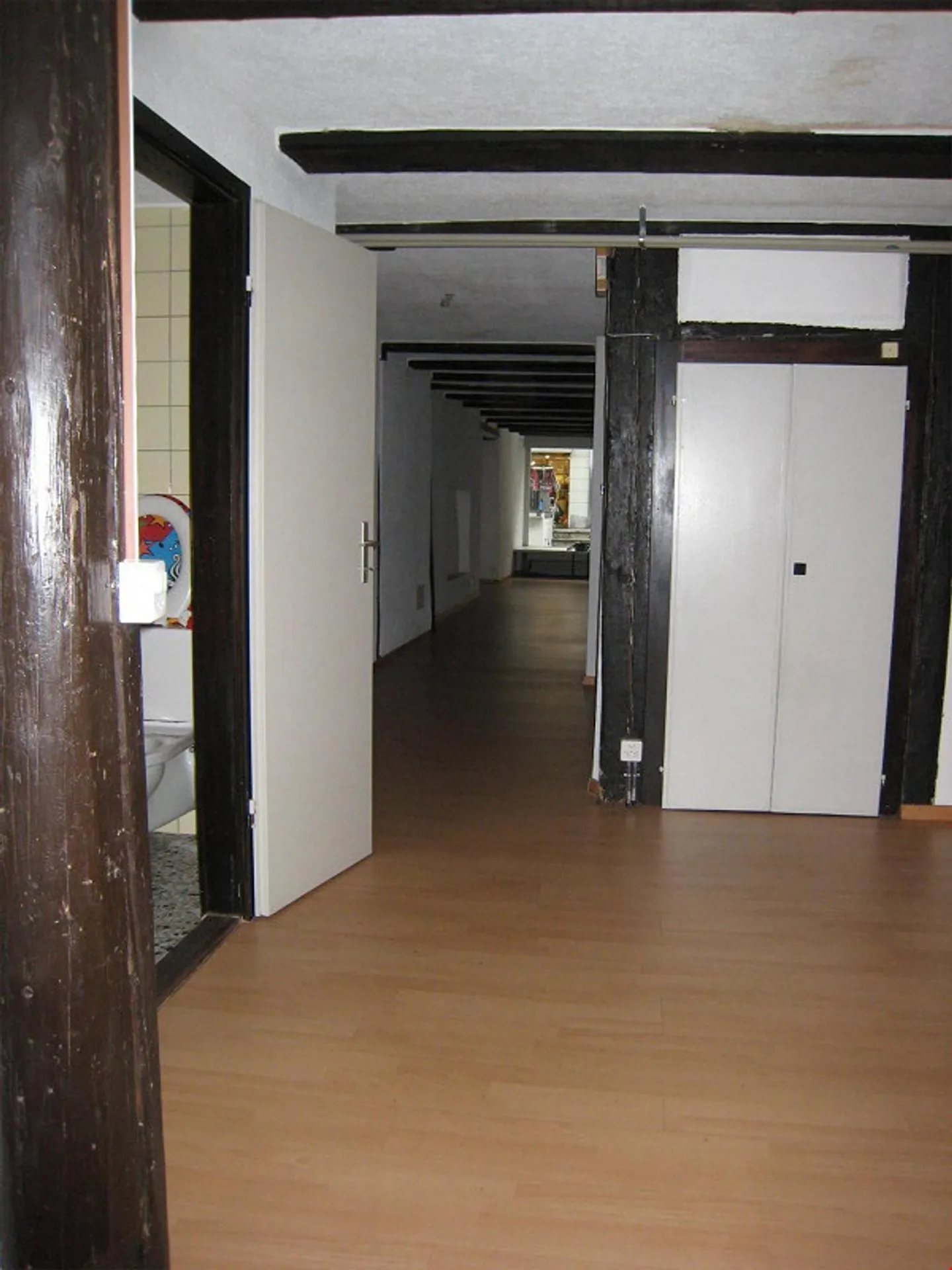 Negozio nel bellissimo centro storico di Thun - Foto 6 di 6