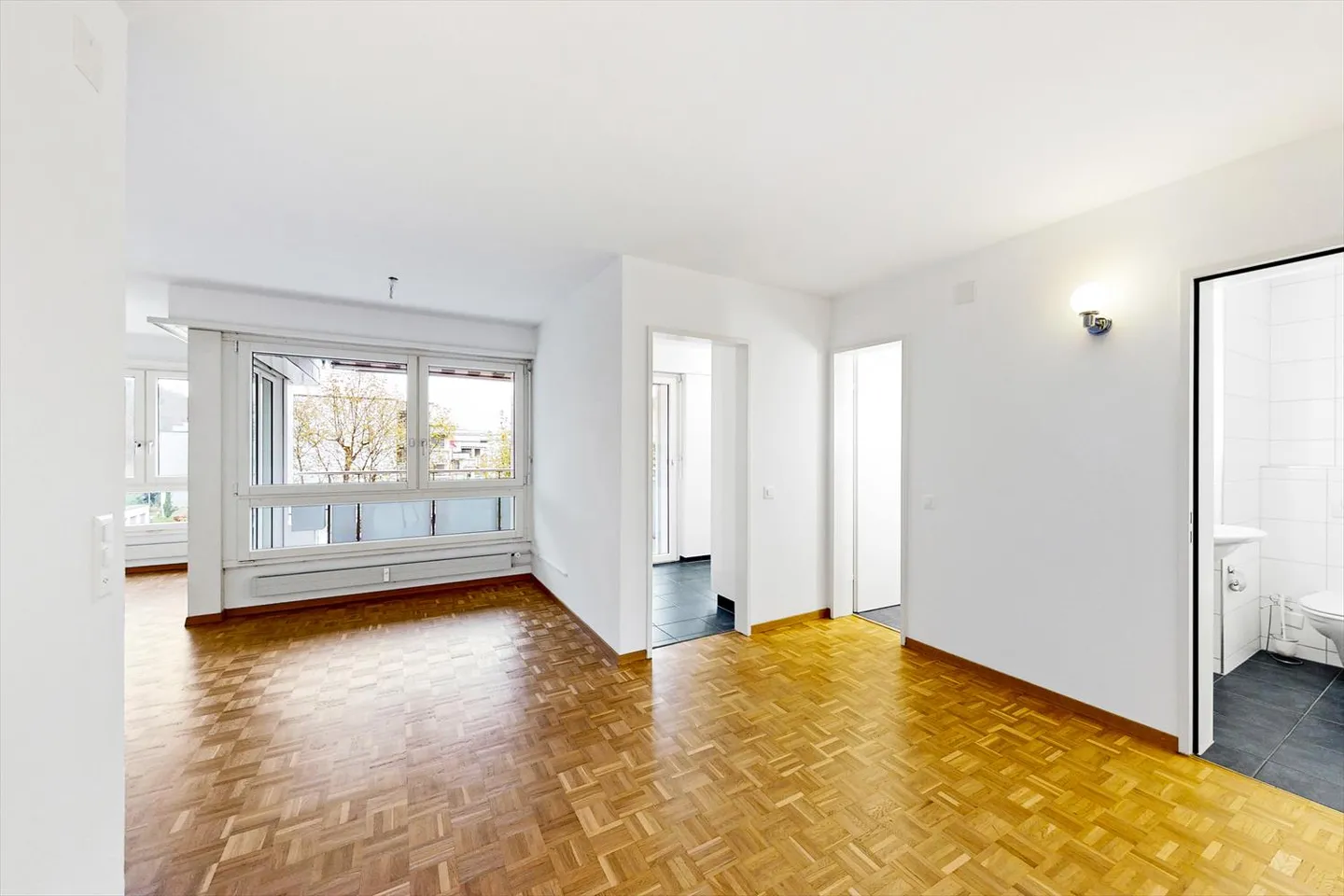 Grosszügiges Wohnen in ruhiger Umgebung - Foto 2 von 5