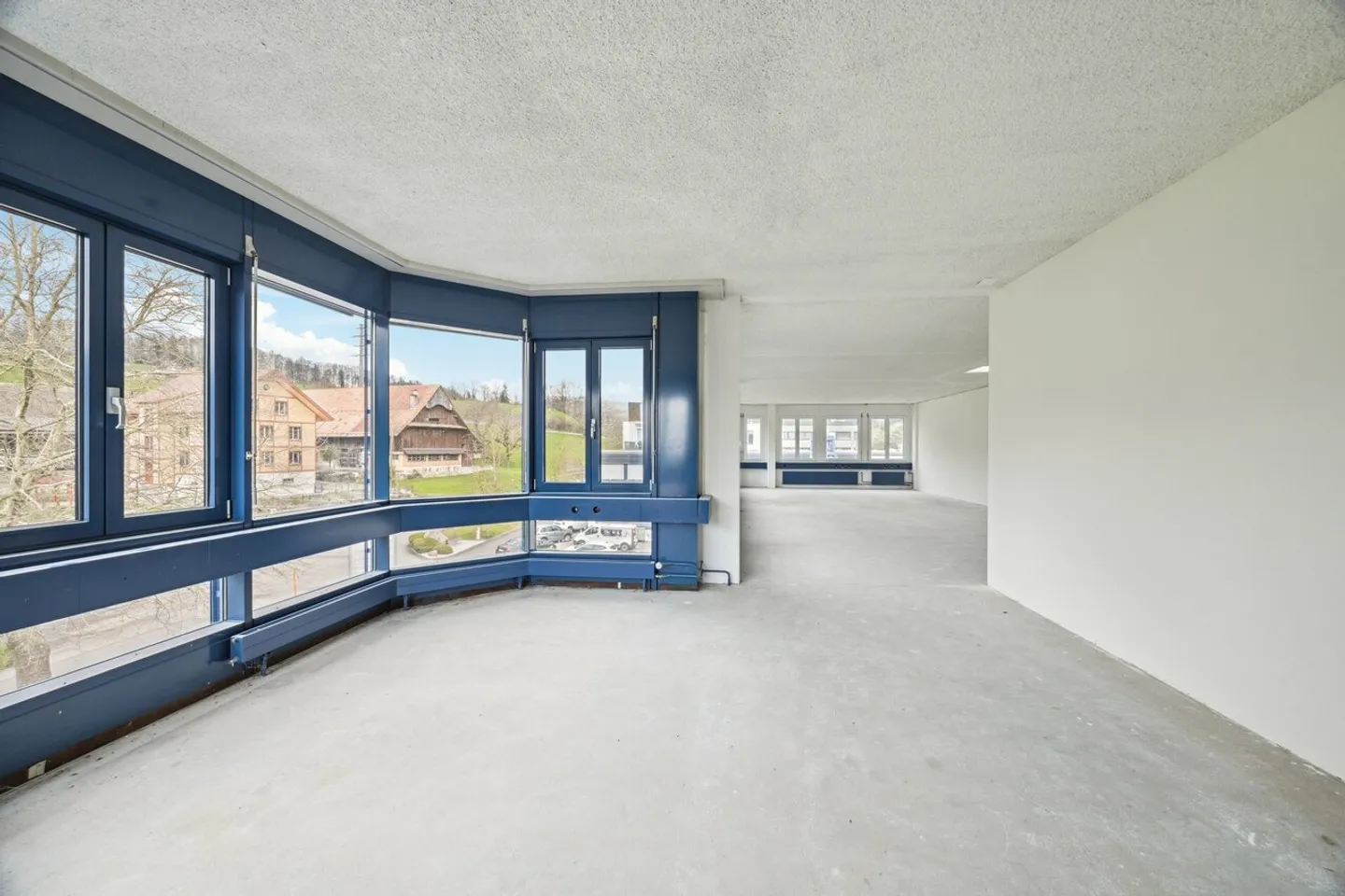 Spazio commerciale luminoso di 160 m² con ottimi collegamenti a Sihlbrugg - Foto 4 di 9