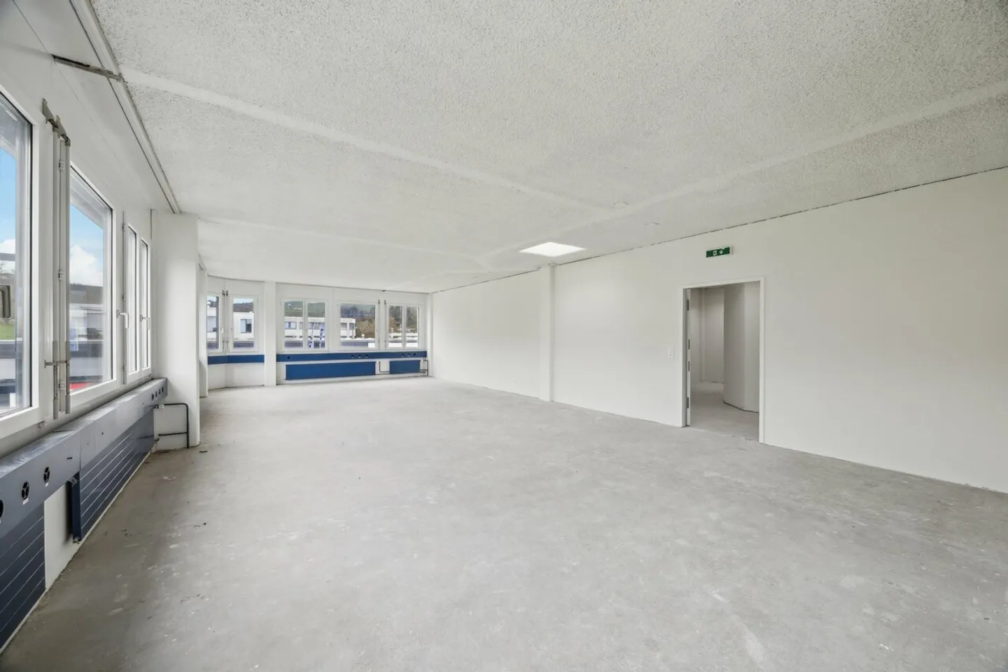 Spazio commerciale luminoso di 160 m² con ottimi collegamenti a Sihlbrugg - Foto 5 di 9