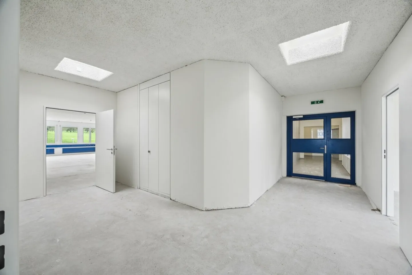 Spazio commerciale luminoso di 160 m² con ottimi collegamenti a Sihlbrugg - Foto 7 di 9