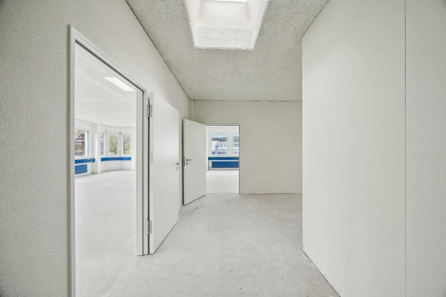 Spazio commerciale luminoso di 160 m² con ottimi collegamenti a Sihlbrugg - Foto 8 di 9