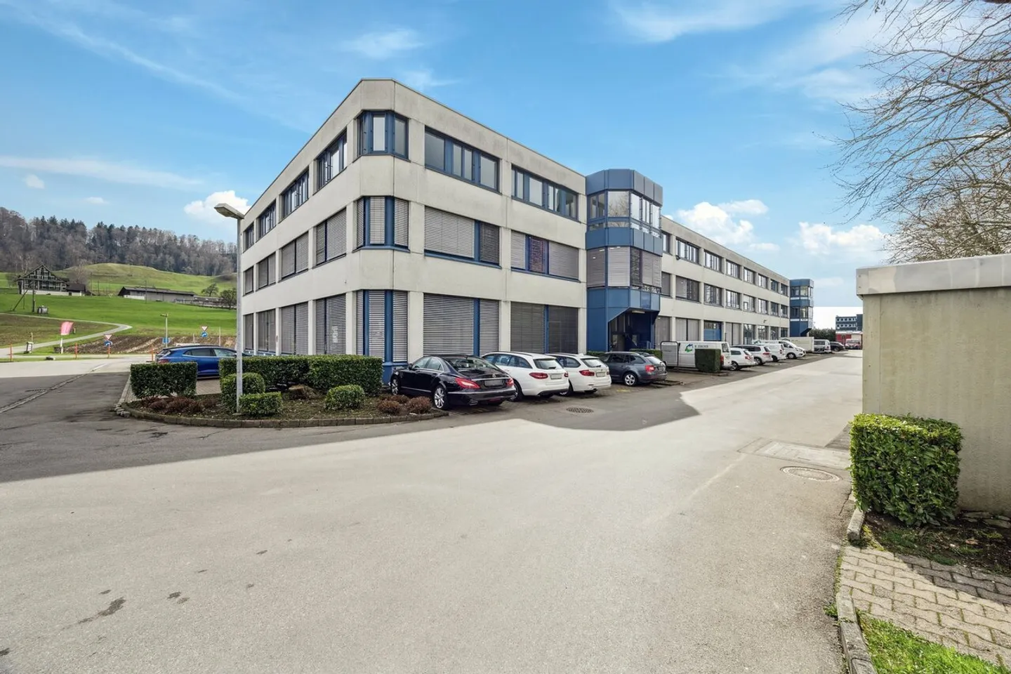 Spazio commerciale luminoso di 160 m² con ottimi collegamenti a Sihlbrugg - Foto 9 di 9