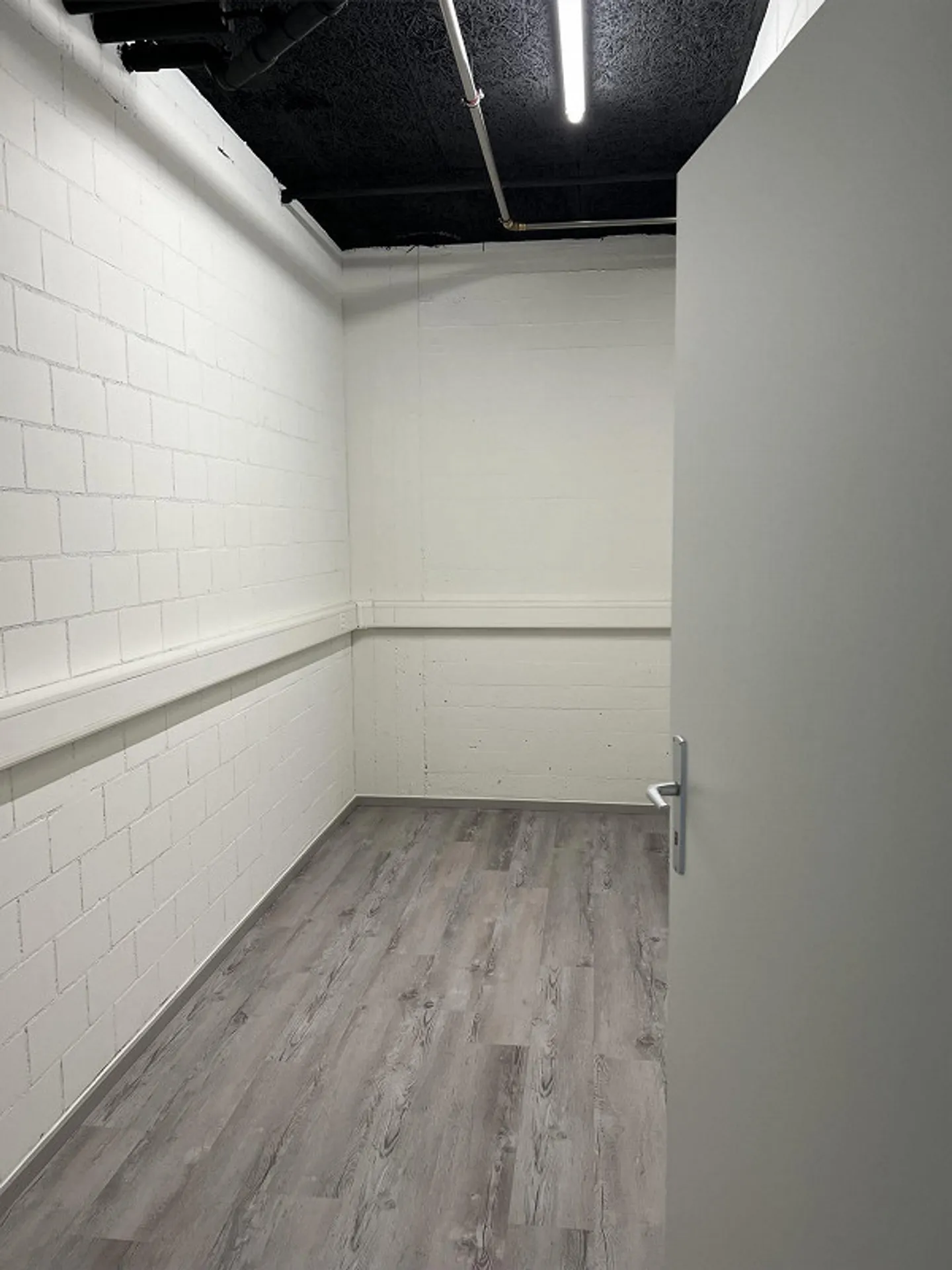 80m2 commercial space for rent in Stallikon - Photo 7 of 8