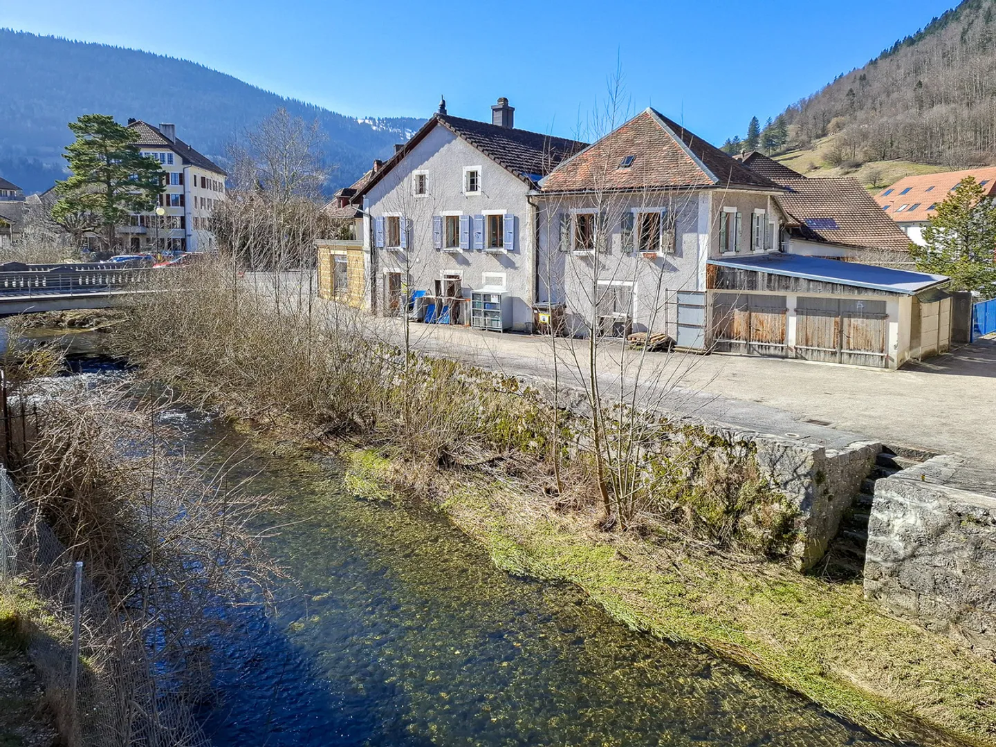 Dorfhaus mit 6 Zimmern am Fluss mit kleinem Garten - Foto 18 von 20