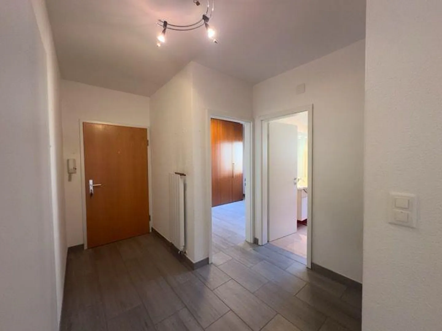 Großartige Investition für Einkommen, atemberaubende 4,5 Zimmer renoviert - Foto 10 von 14