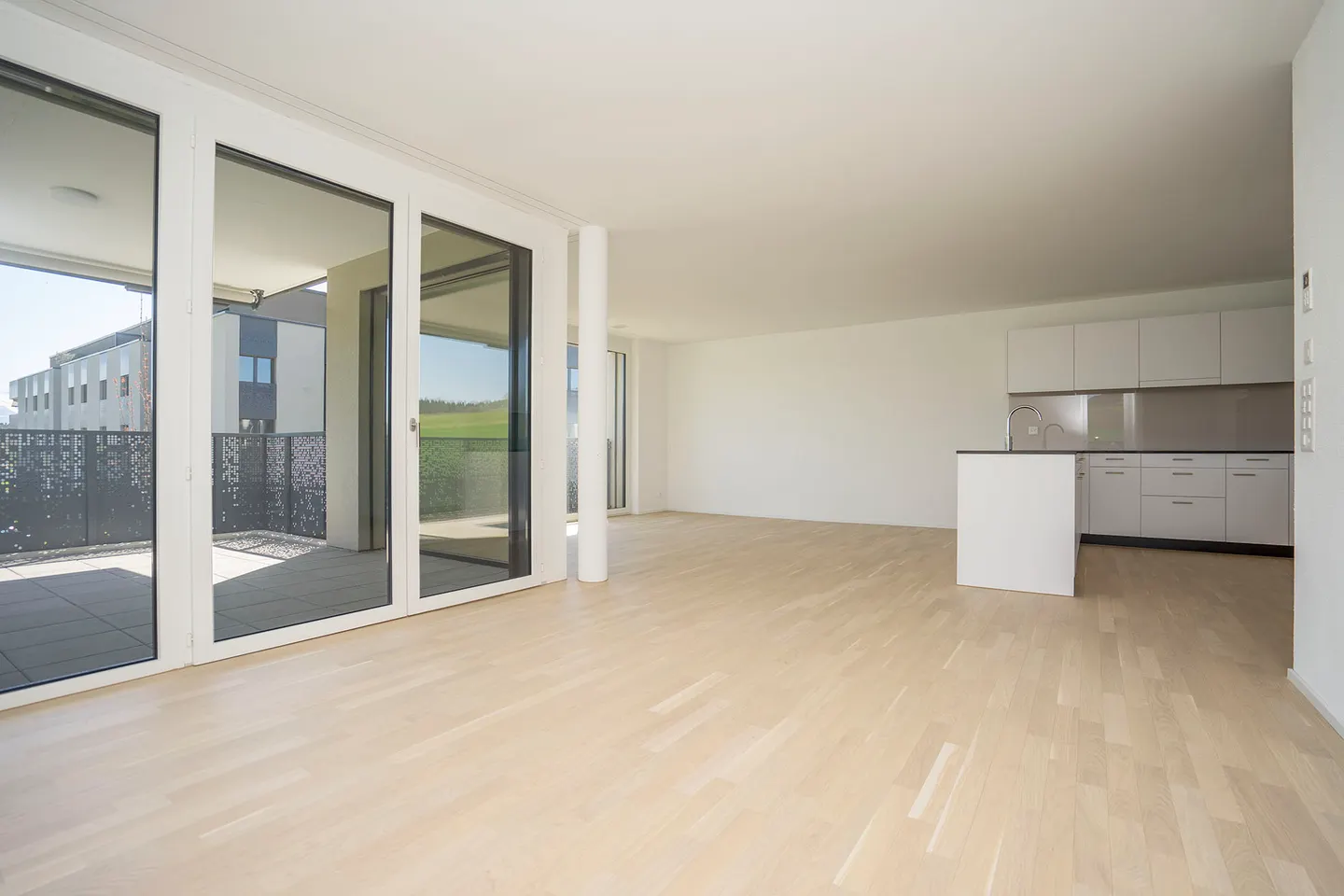Modernes Apartment mit Balkon - Foto 2 von 9