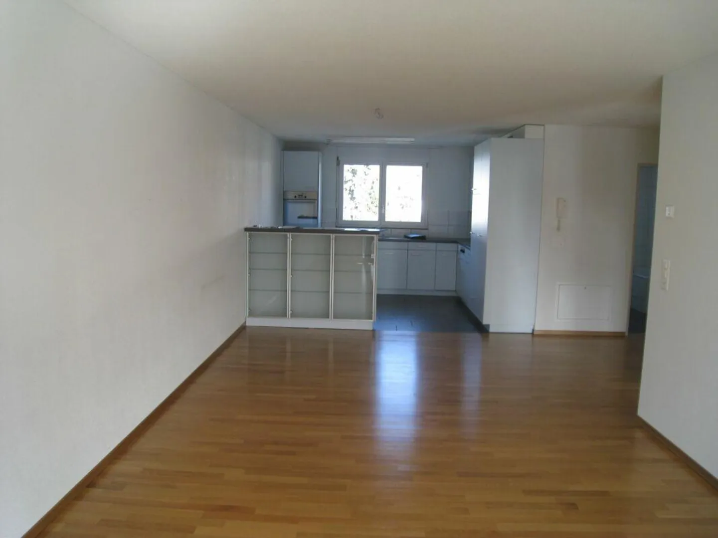 Charmante Wohnung mit Sitzplatz - Foto 3 von 6
